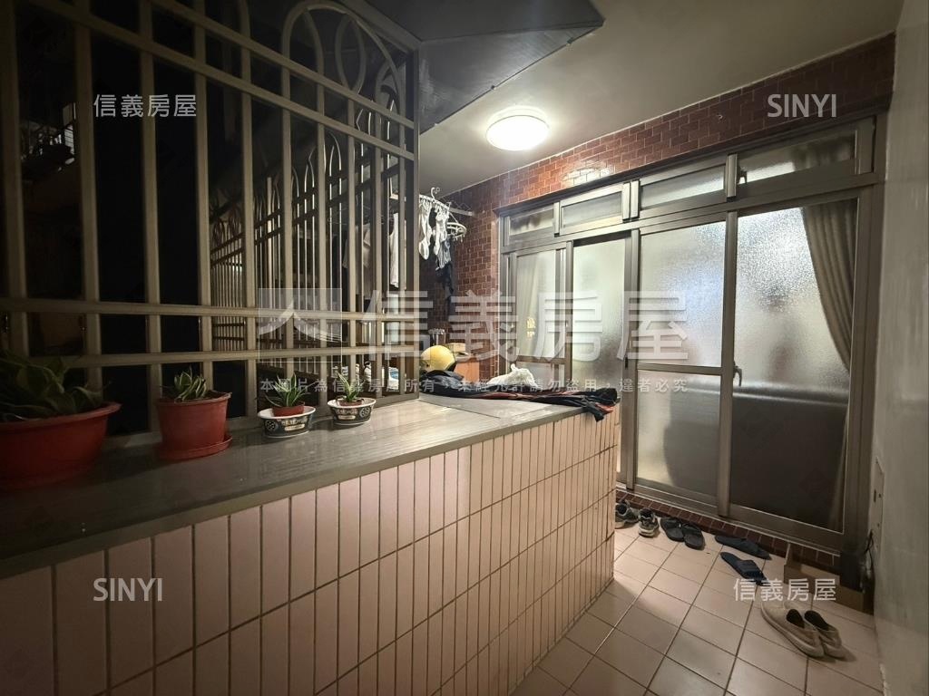 免爬高忠孝路二樓房屋室內格局與周邊環境