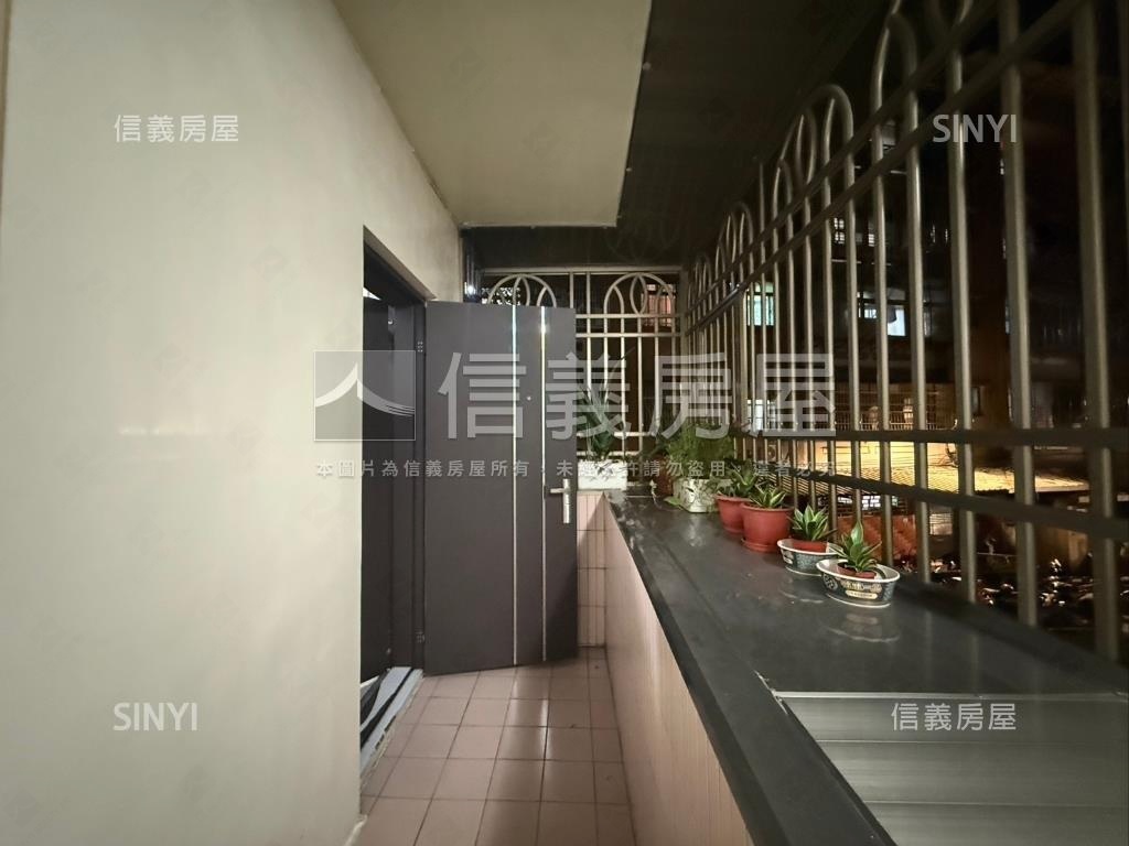免爬高忠孝路二樓房屋室內格局與周邊環境