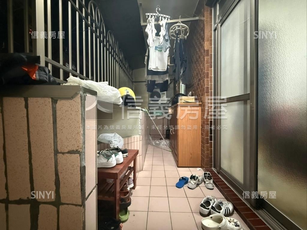 免爬高忠孝路二樓房屋室內格局與周邊環境