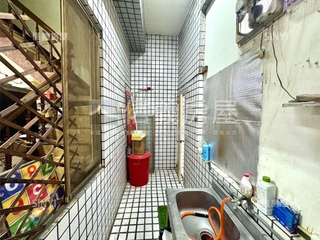 熱案大里金樓店房屋室內格局與周邊環境