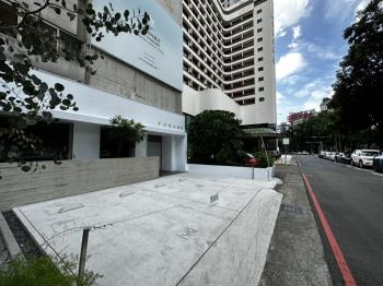 勤美園道面寬約２５米店王