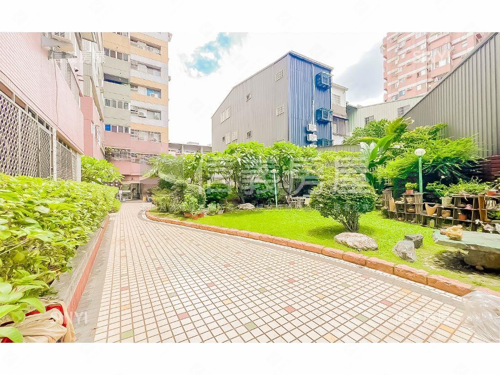 學區宅！西屯採光三房車位房屋室內格局與周邊環境