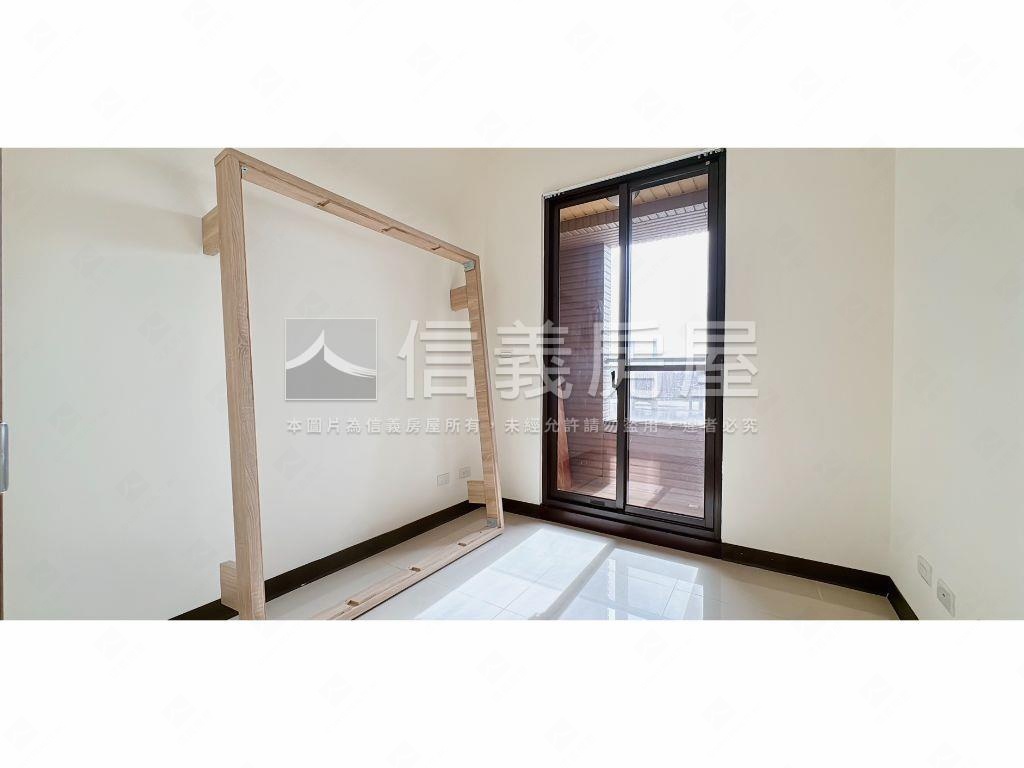 士林區壯闊山河景觀四房房屋室內格局與周邊環境