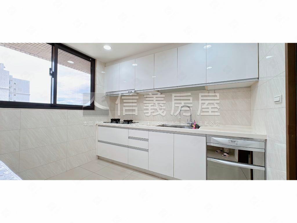 士林區壯闊山河景觀四房房屋室內格局與周邊環境