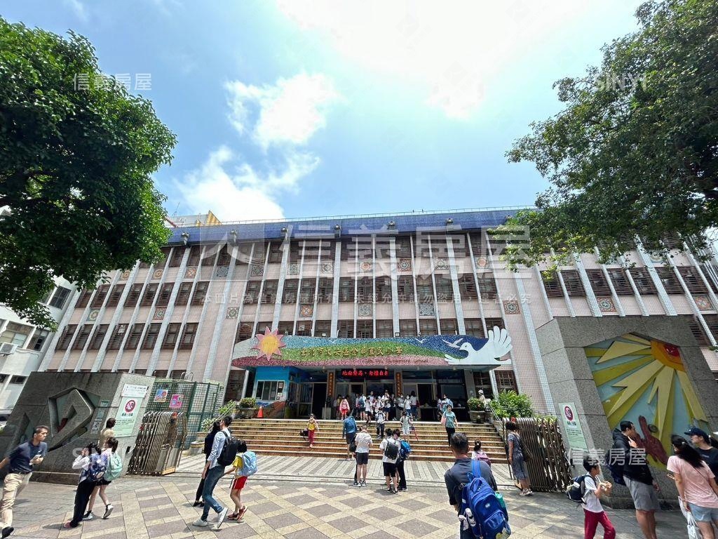 中正國中·學苑管理名邸房屋室內格局與周邊環境