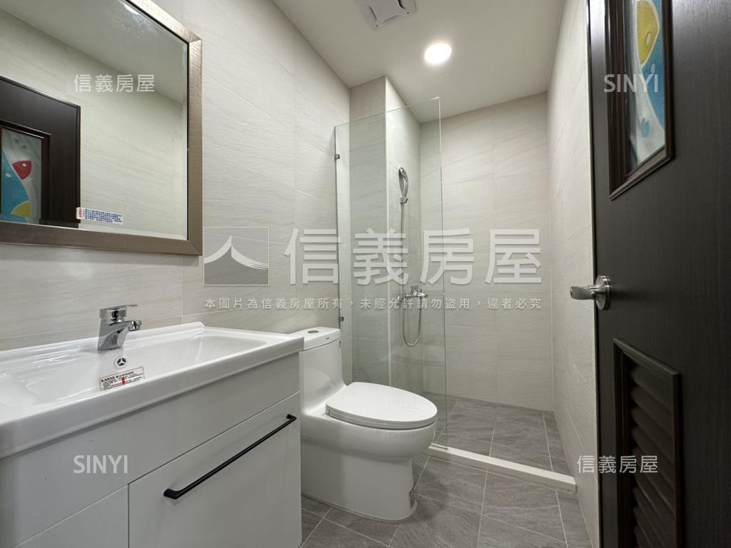 明興正路面間間套房透天房屋室內格局與周邊環境