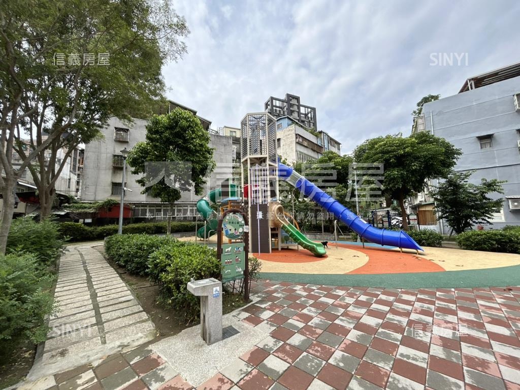 德昌稀有邊間頂加房屋室內格局與周邊環境