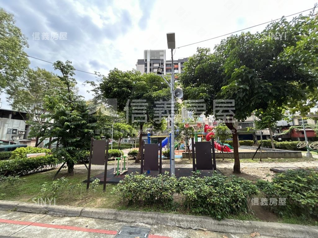 德昌稀有邊間頂加房屋室內格局與周邊環境
