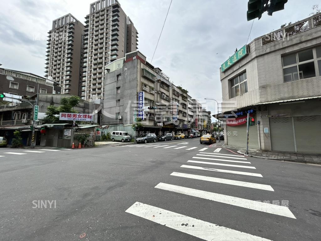 德昌稀有邊間頂加房屋室內格局與周邊環境