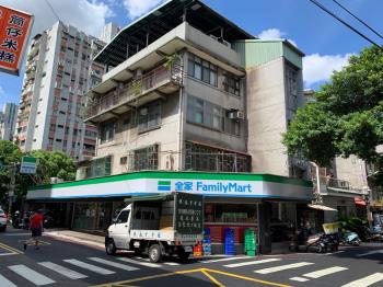 全家大三角窗黃金店面