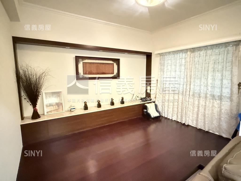 龍騰首席獨門獨戶美宅平車房屋室內格局與周邊環境