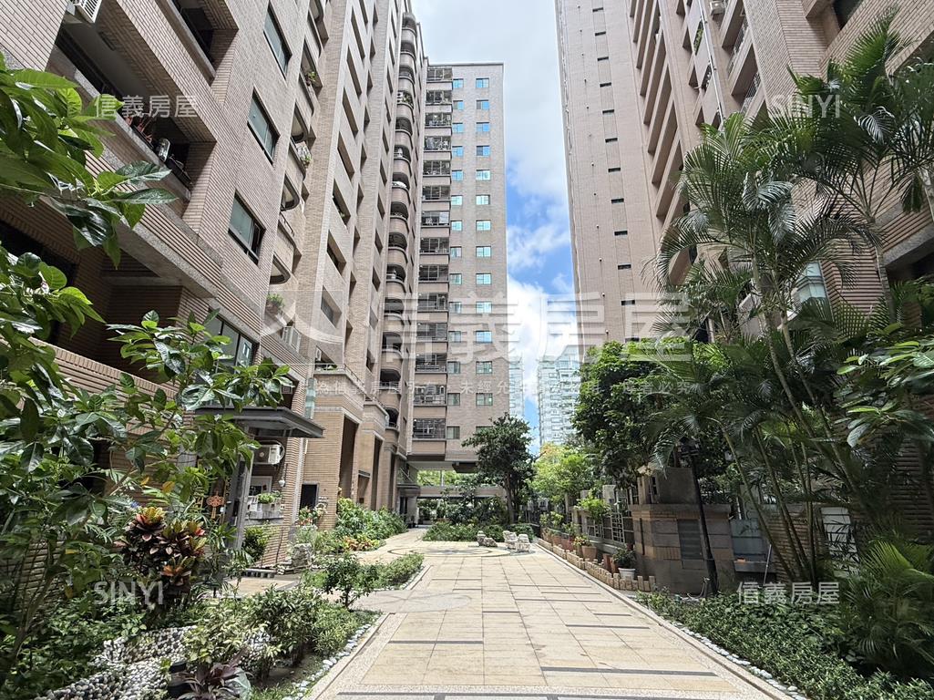龍騰首席獨門獨戶美宅平車房屋室內格局與周邊環境