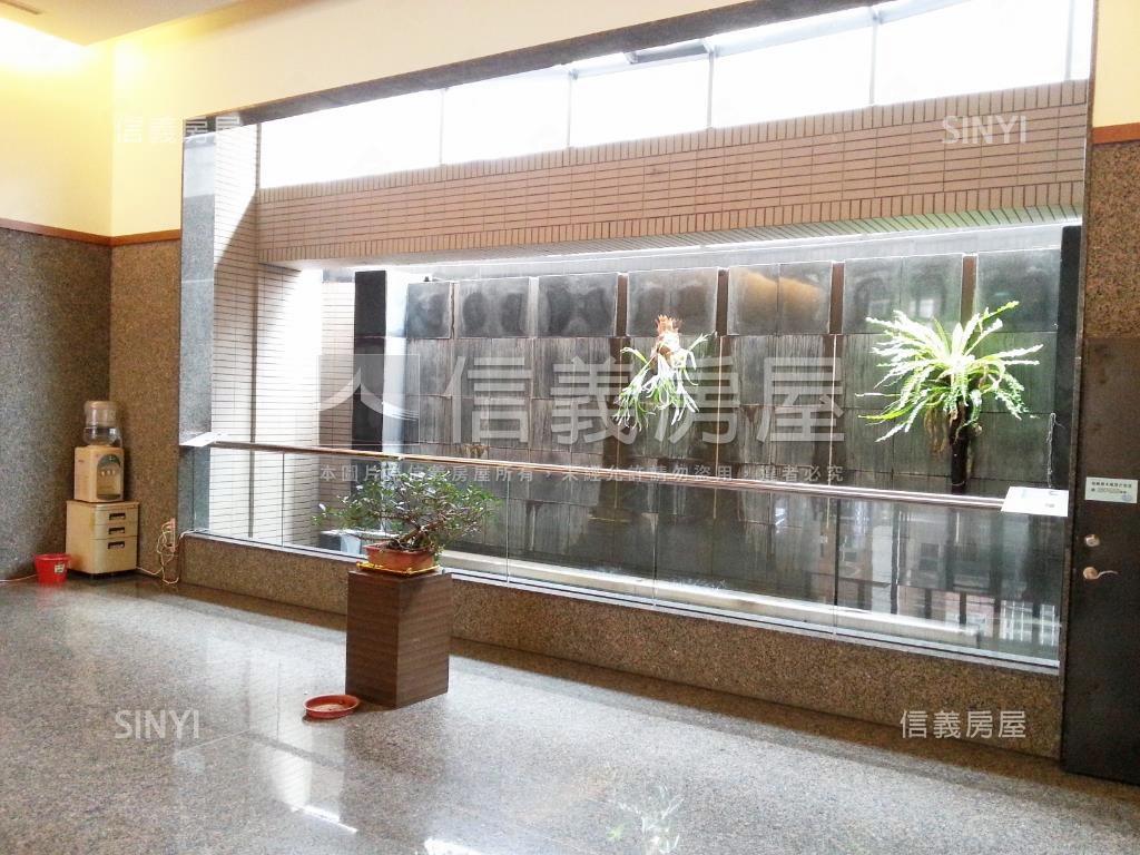 稀有時尚女人香套房房屋室內格局與周邊環境