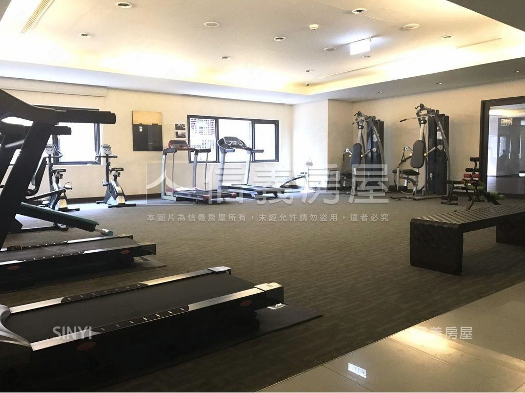 稀有時尚女人香套房房屋室內格局與周邊環境