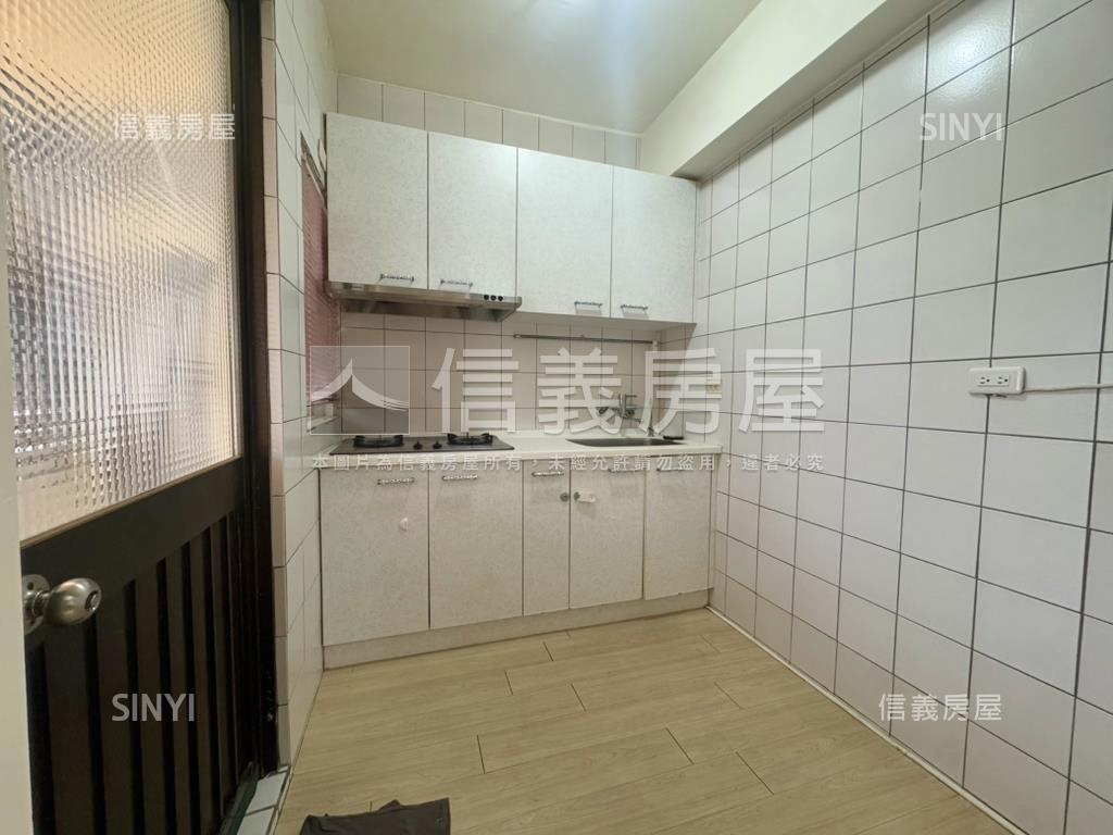 建工商圈｜灣中街採光三房房屋室內格局與周邊環境