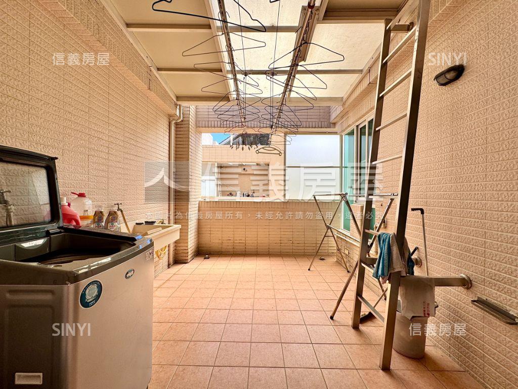 面寬七．二米臨路雙車墅房屋室內格局與周邊環境