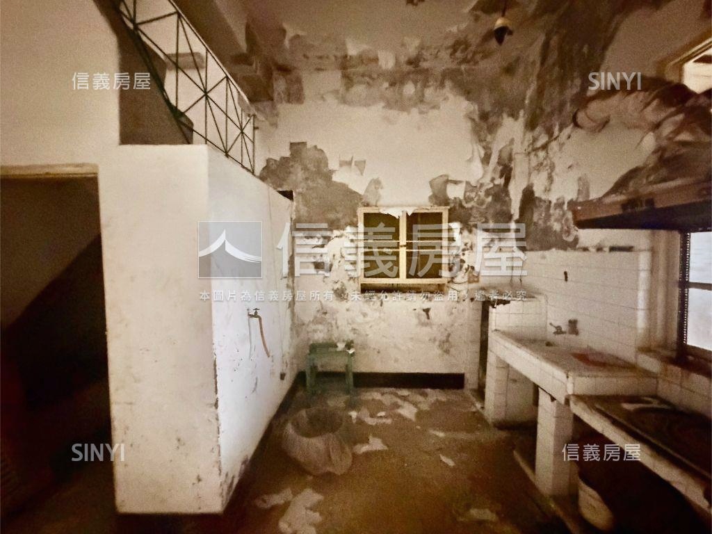 岡山雙鐵共構巷弄小宅房屋室內格局與周邊環境