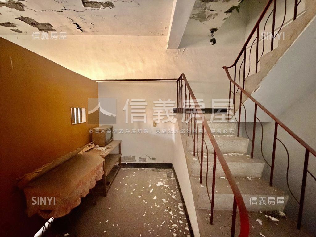 岡山雙鐵共構巷弄小宅房屋室內格局與周邊環境