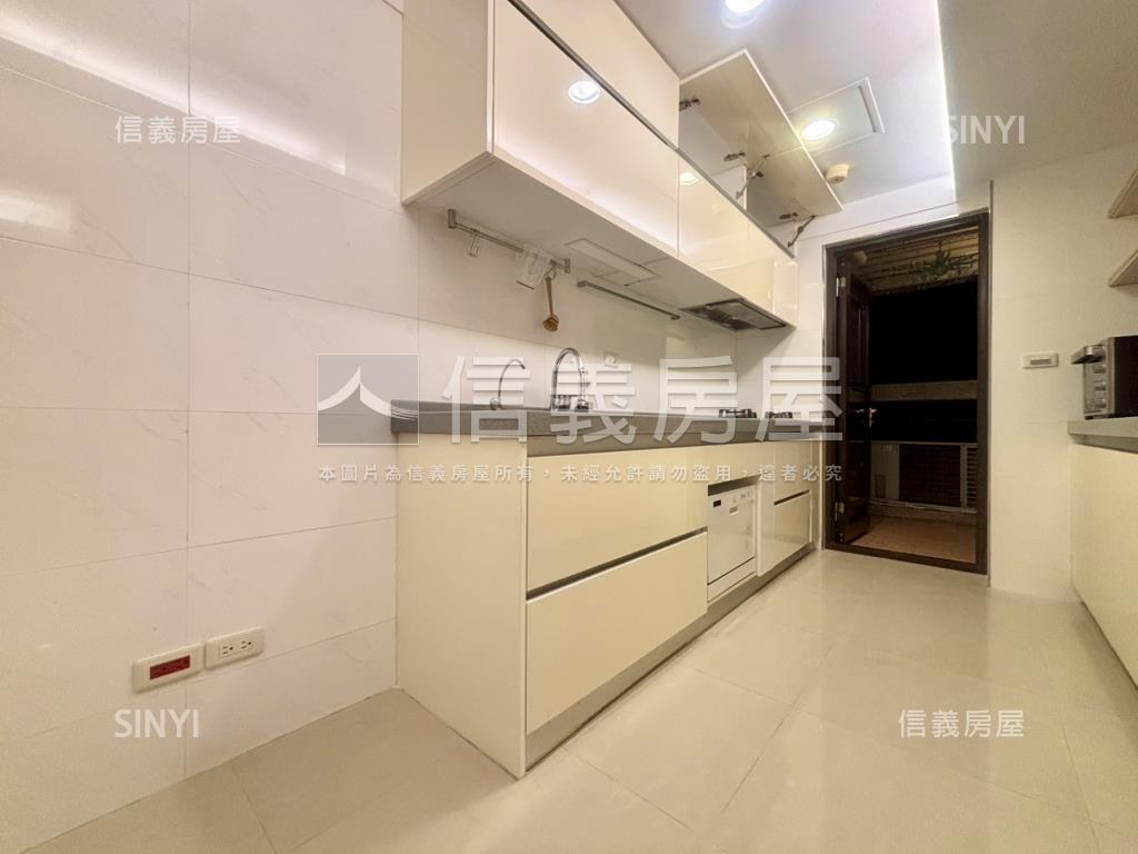 山臨溪高樓景觀三房雙車位房屋室內格局與周邊環境