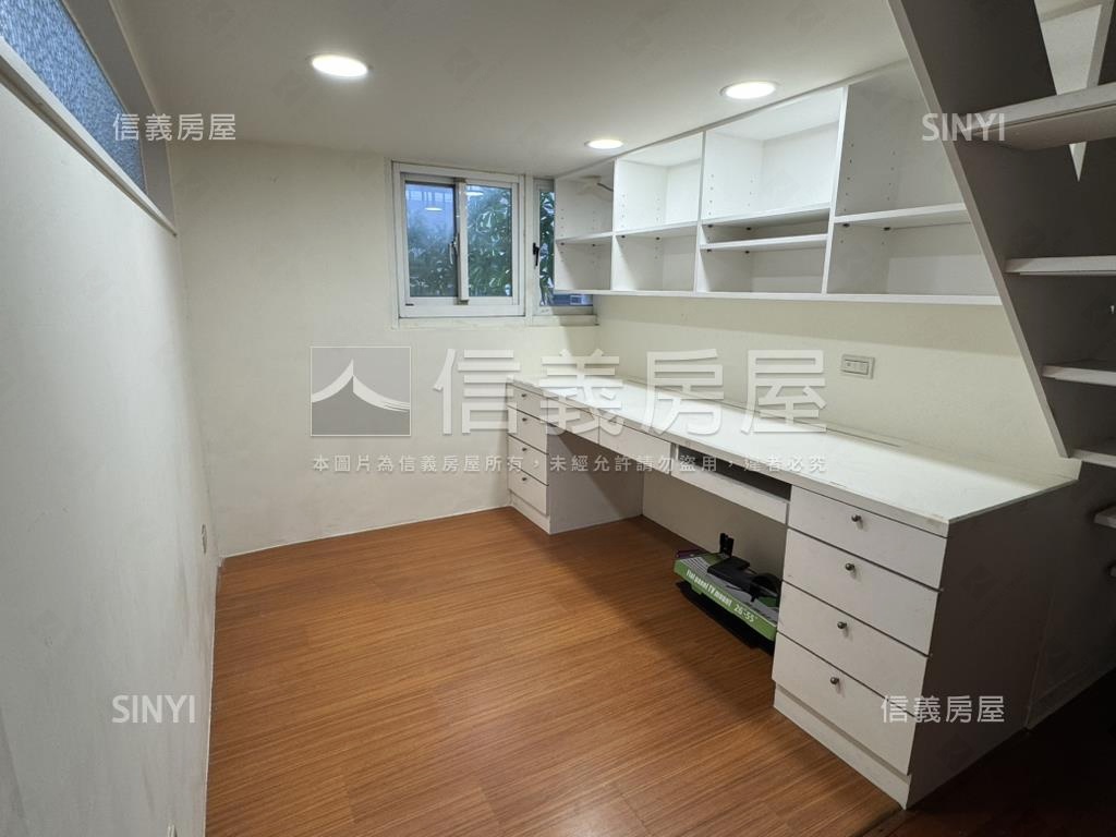 捷運電梯美景兩房凱旋門房屋室內格局與周邊環境