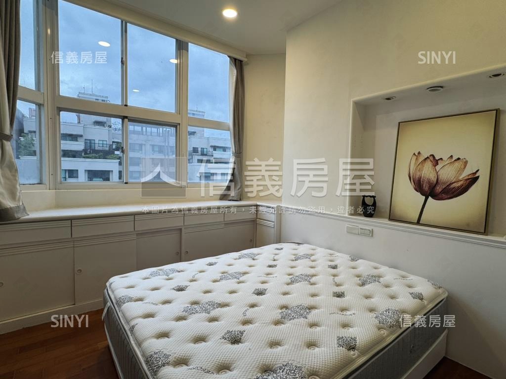 捷運電梯美景兩房凱旋門房屋室內格局與周邊環境