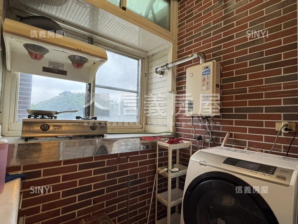 捷運電梯美景兩房凱旋門房屋室內格局與周邊環境