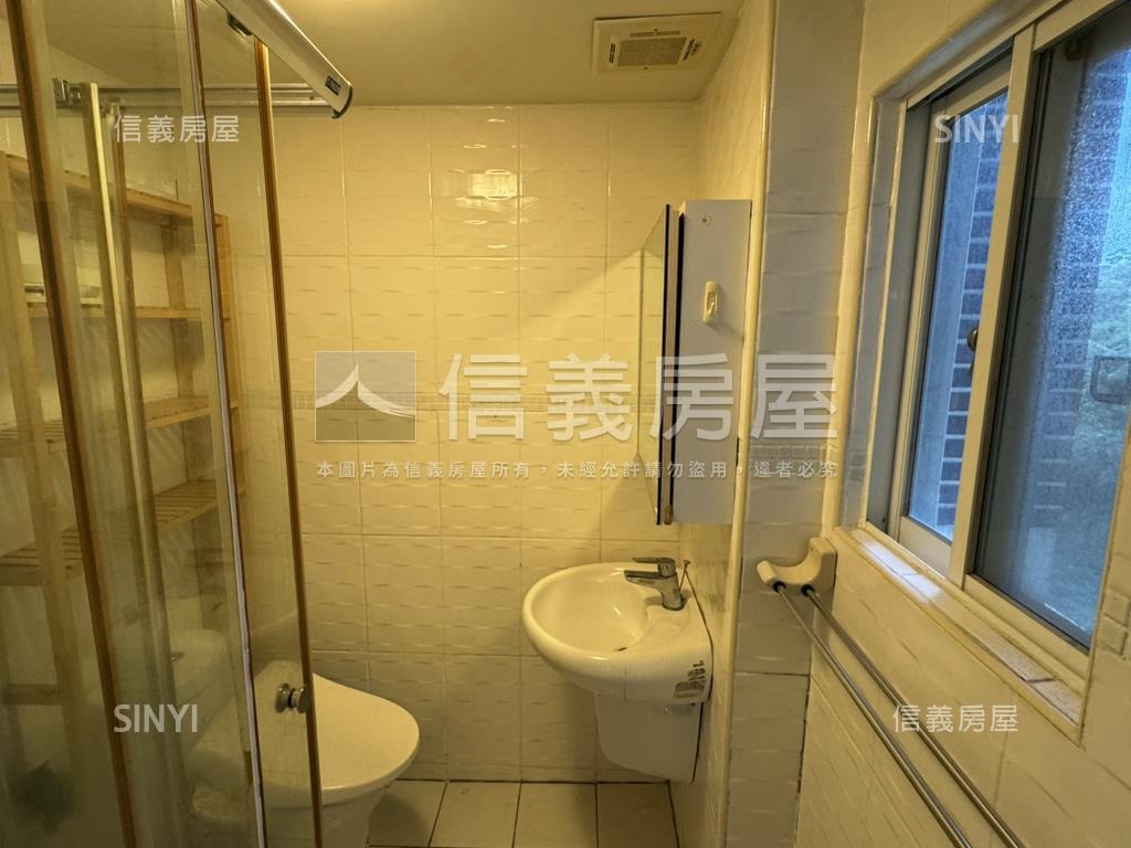 捷運電梯美景兩房凱旋門房屋室內格局與周邊環境