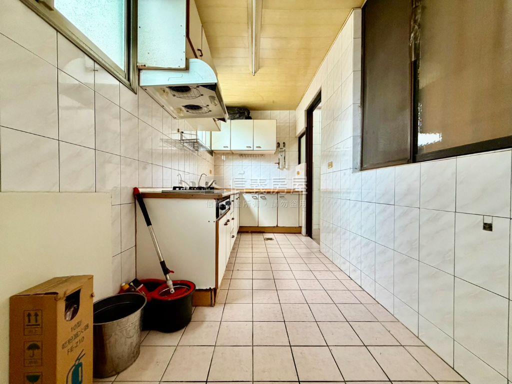 走路到巴克禮公園三房平車房屋室內格局與周邊環境