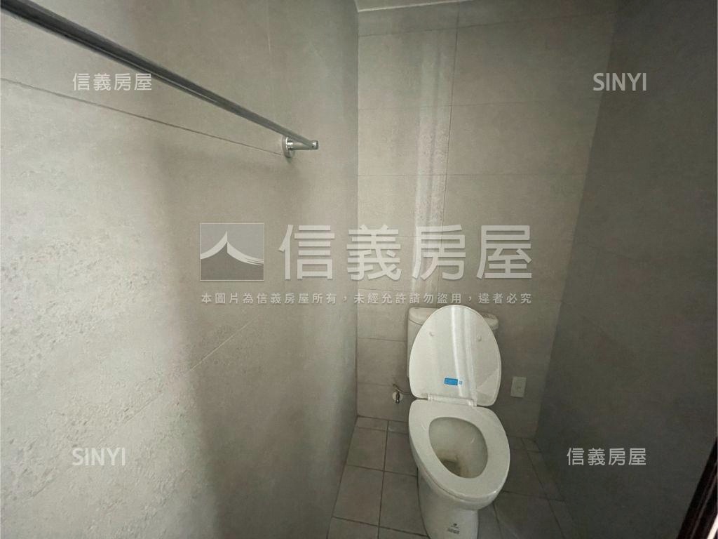 烏日挑高店面房屋室內格局與周邊環境