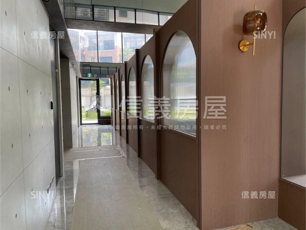 烏日挑高店面房屋室內格局與周邊環境