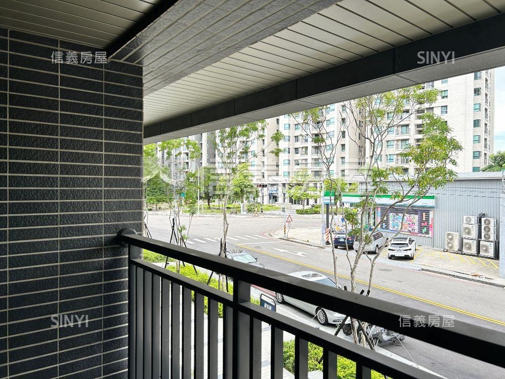 近高鐵新烏日挑高店面房屋室內格局與周邊環境