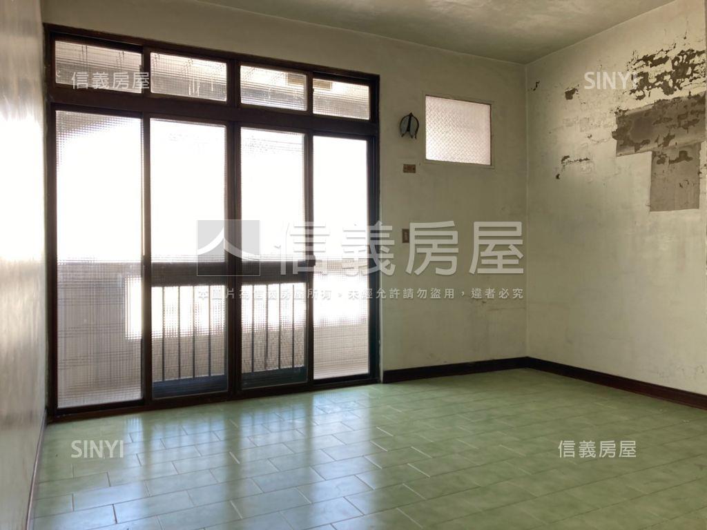 歸仁成功路金角窗透天房屋室內格局與周邊環境