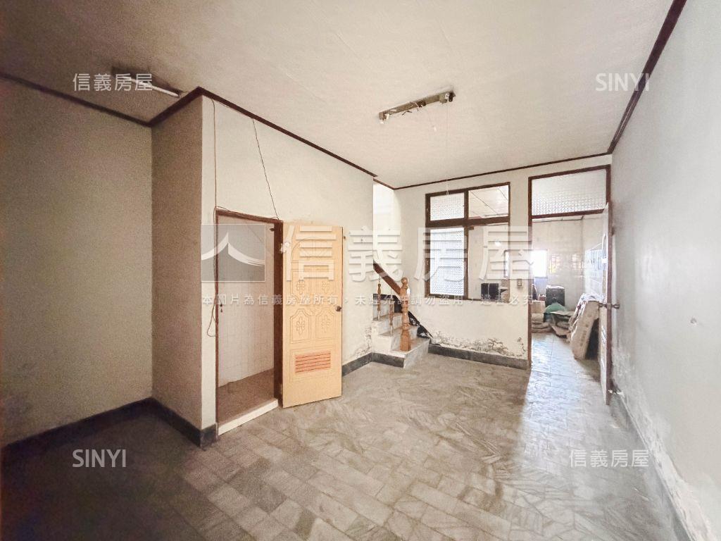 歸仁成功路金角窗透天房屋室內格局與周邊環境