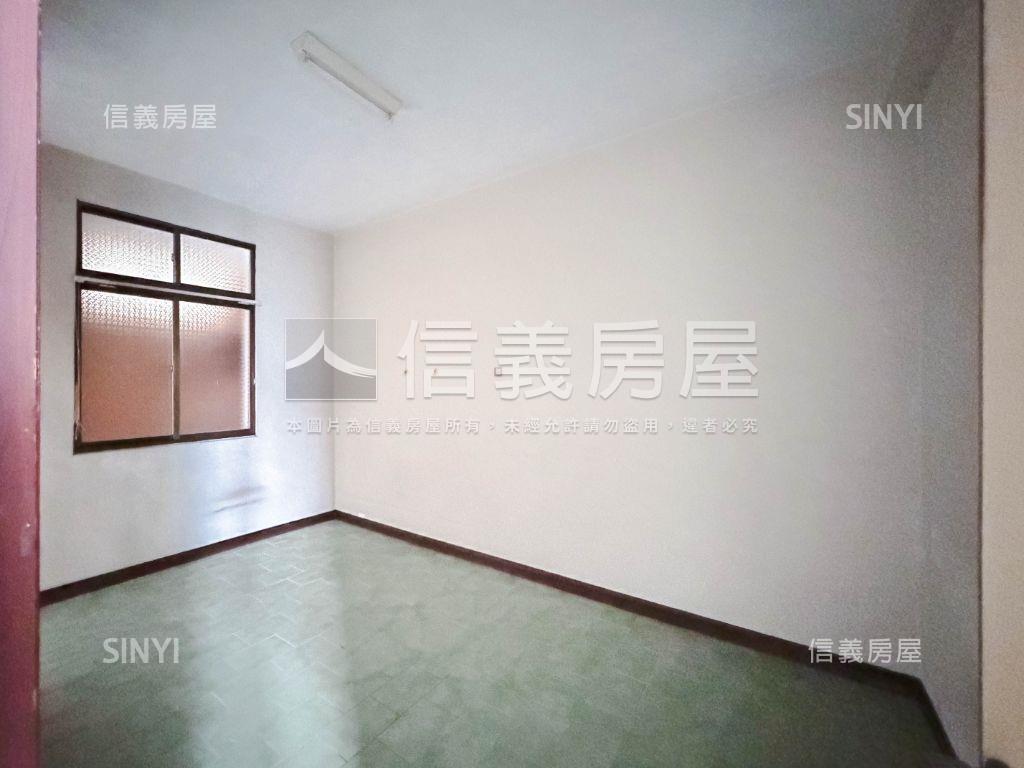 歸仁成功路金角窗透天房屋室內格局與周邊環境