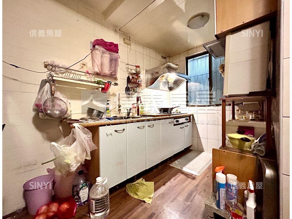 近前金捷運站稀有正街透天房屋室內格局與周邊環境