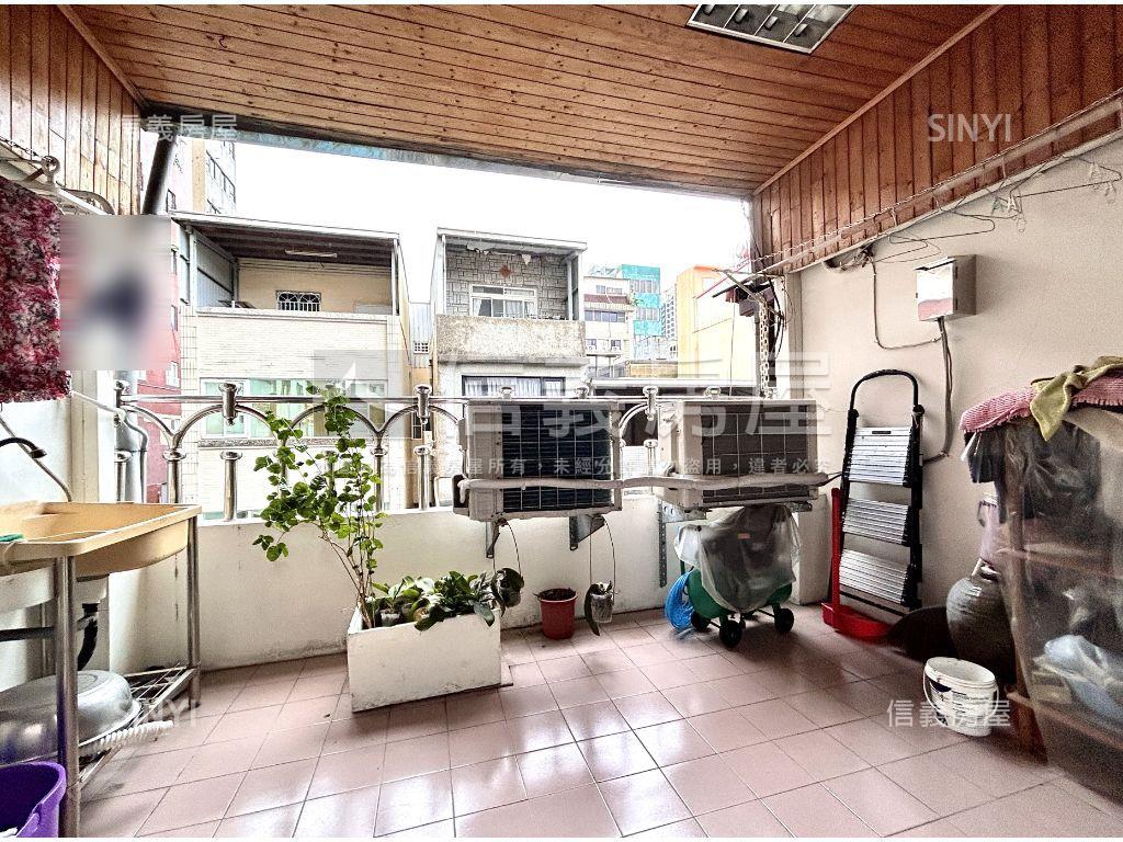 近前金捷運站稀有正街透天房屋室內格局與周邊環境