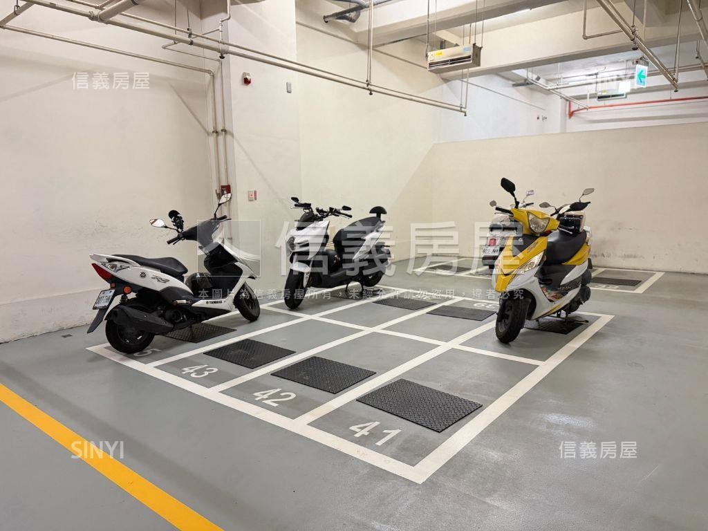 頂新三面採光大三房車位房屋室內格局與周邊環境