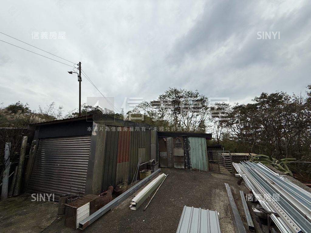 鄰里聚落旁和海相望的大地房屋室內格局與周邊環境