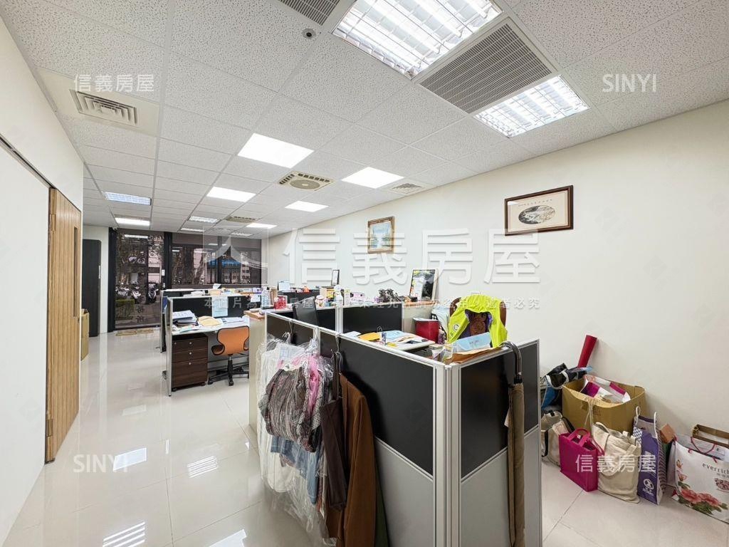 Ａ９信義路亞昕建設金店面房屋室內格局與周邊環境
