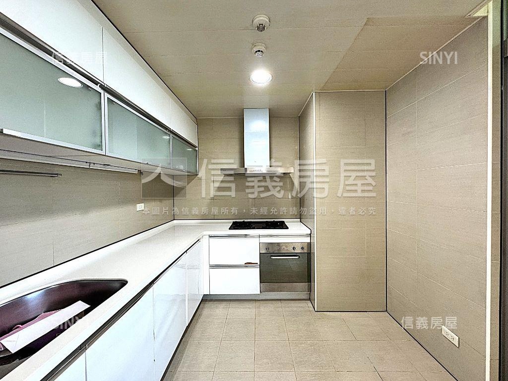 東方麗池４房雙車位房屋室內格局與周邊環境