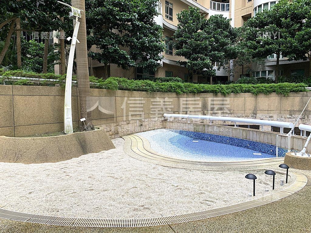 東方麗池４房雙車位房屋室內格局與周邊環境