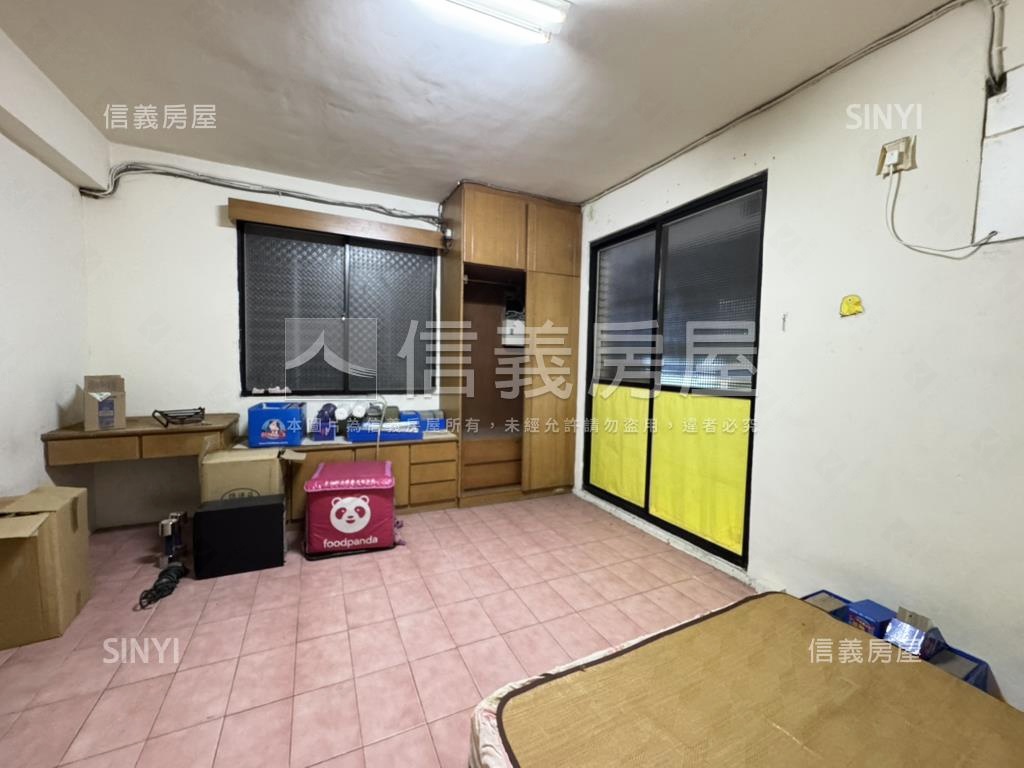 正山西路整棟邊間透店房屋室內格局與周邊環境