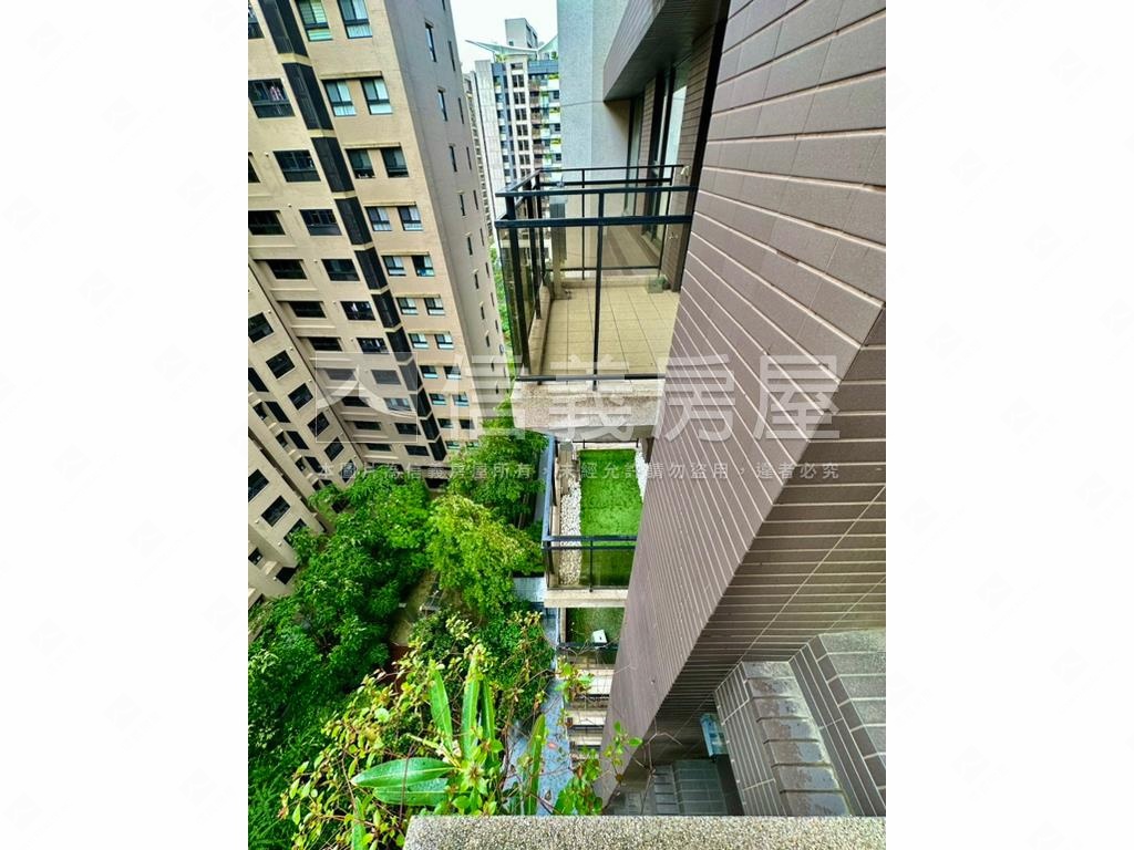 曙光之旅三房平車房屋室內格局與周邊環境