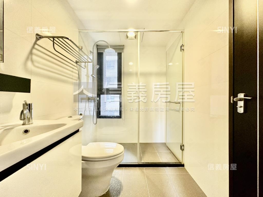 曙光之旅三房平車房屋室內格局與周邊環境