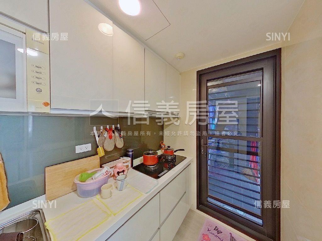 水沐芳華三房車位房屋室內格局與周邊環境