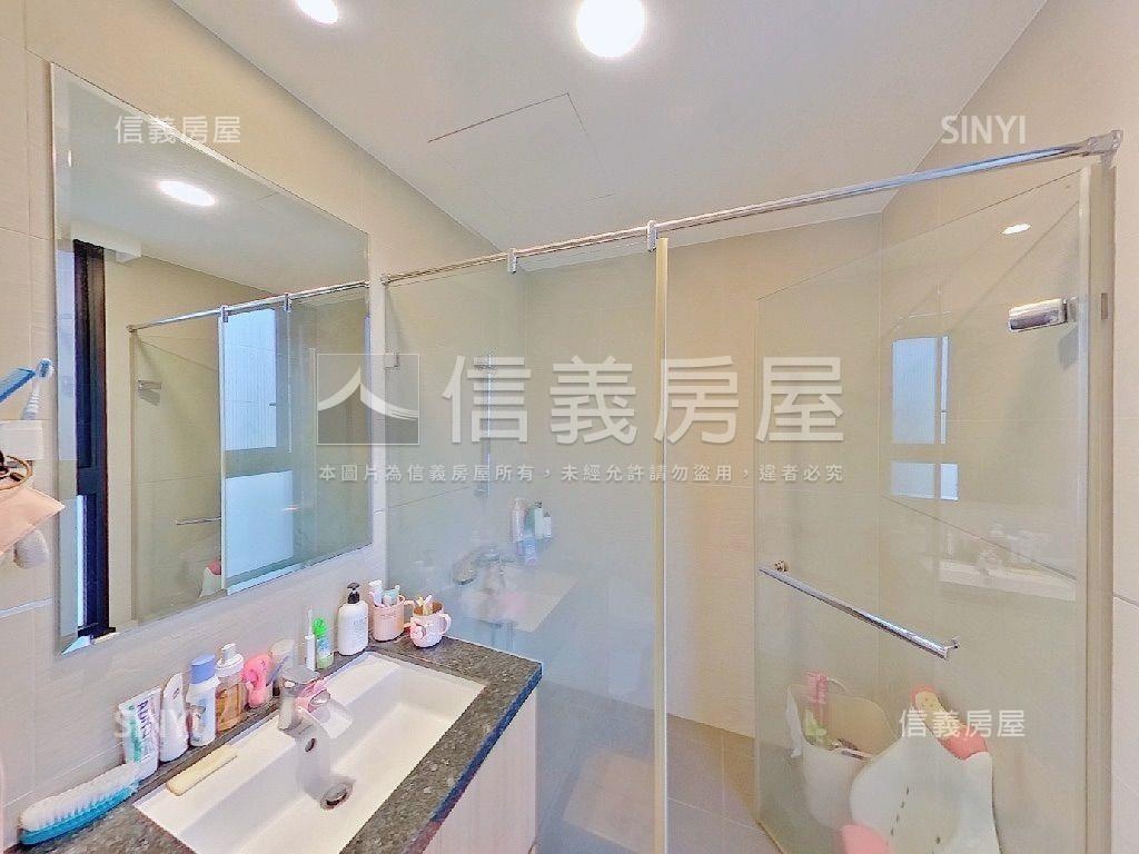 水沐芳華三房車位房屋室內格局與周邊環境