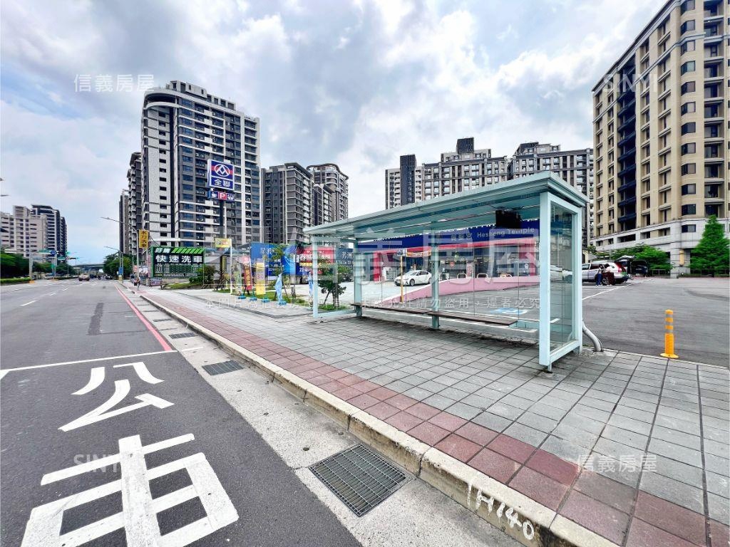 水沐芳華三房車位房屋室內格局與周邊環境