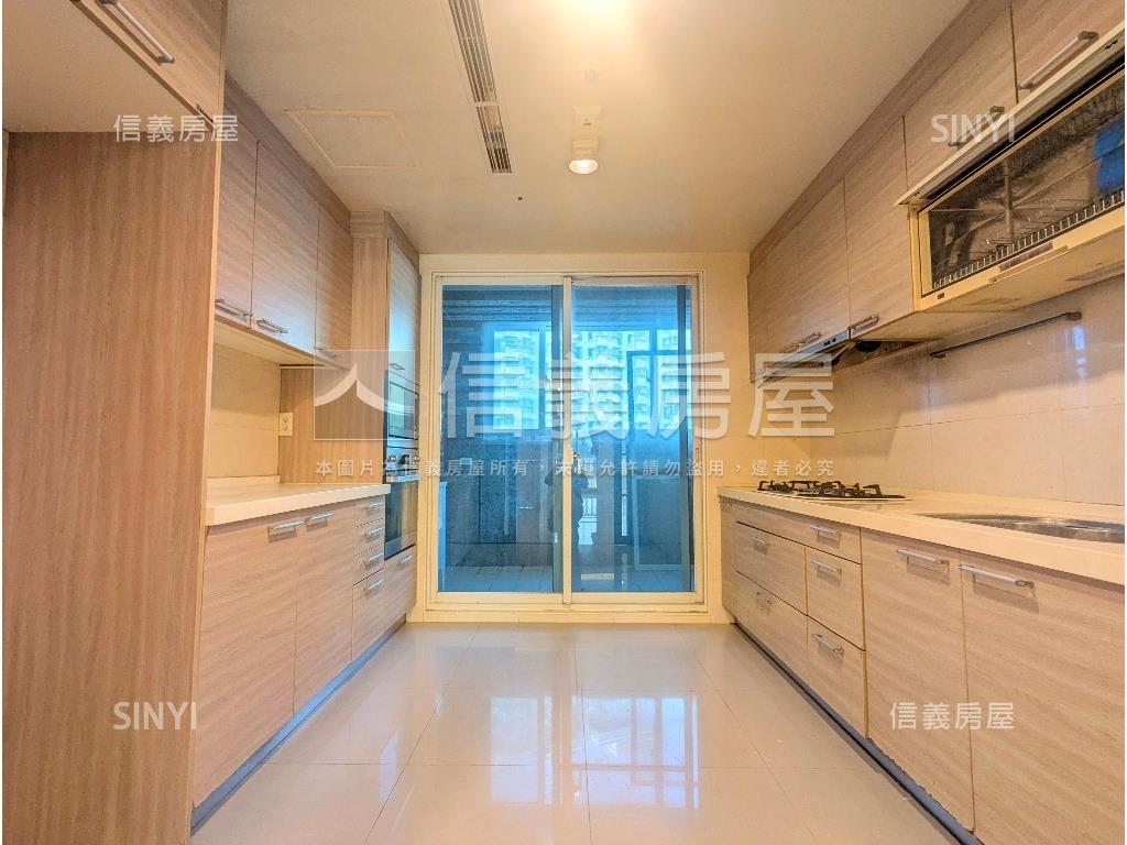 台北灣山河橋綠意美景房屋室內格局與周邊環境