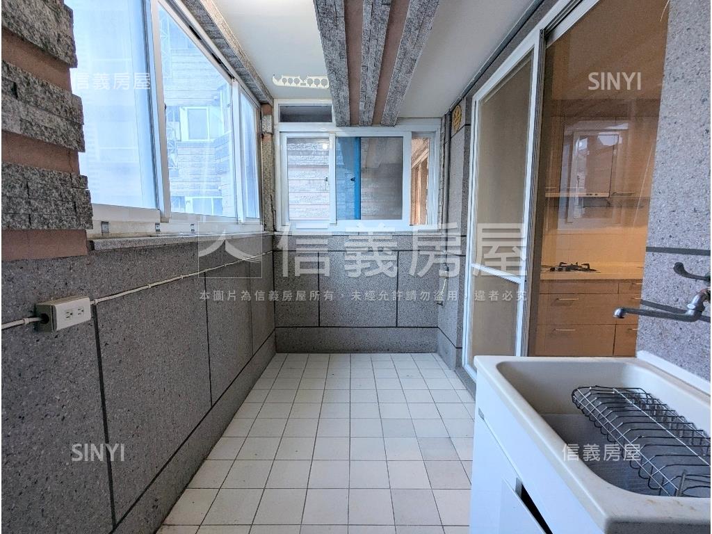 台北灣山河橋綠意美景房屋室內格局與周邊環境