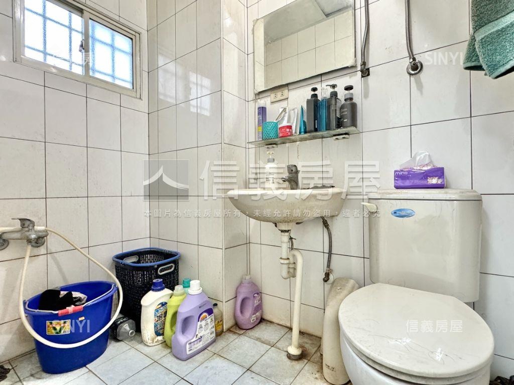 左營正路透天房屋室內格局與周邊環境